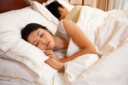 Chồng hờ hững, người yêu cũ lại quá nhiệt tình