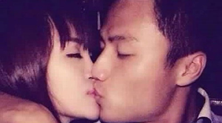 Lộ ảnh Mạc Hồng Quân “khóa môi” Bà Tưng