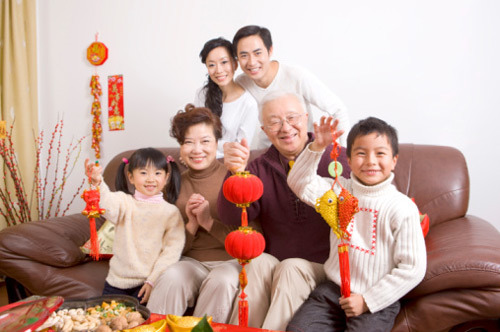 Thẻ khám bệnh gia đình - quà Xuân vừa lòng người lớn tuổi