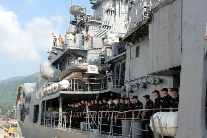 Khí tài khủng trên chiến hạm Nga thăm Đà Nẵng