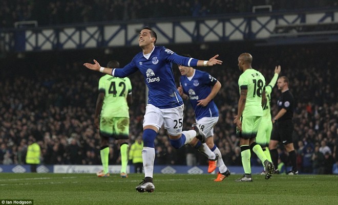 Everton bất ngờ quật ngã Man City