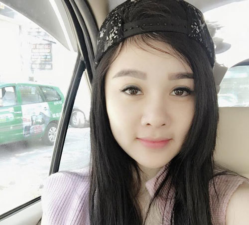 Cận cảnh nhan sắc hot girl quán cơm 