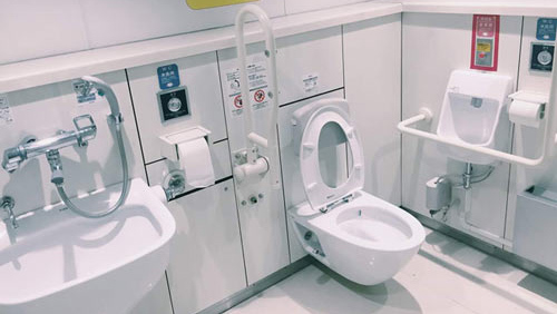 Bài học dạy con từ toilet thức tỉnh hàng ngàn cha mẹ Việt