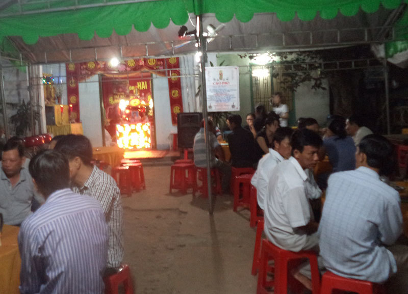 Đâm vợ 2 nhát rồi tự tử