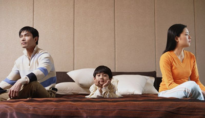 Ly hôn, cha mẹ vẫn đóng kịch 
