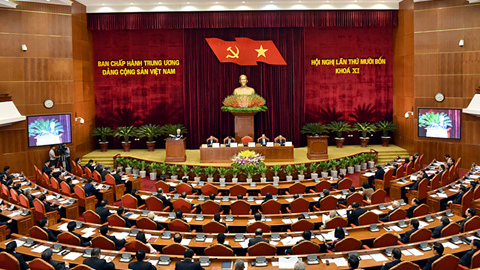 Trung ương thảo luận tờ trình của Bộ Chính trị về nhân sự