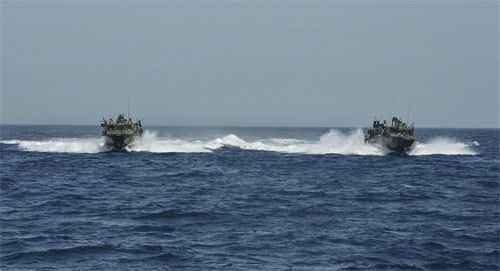 Iran bắt tàu hải quân Mỹ