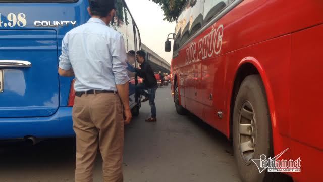 Dừng hoạt động 'lốt' xe bắt khách trên đường