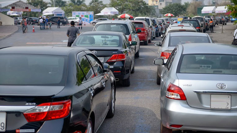 Giá ôtô ở Việt Nam đắt nhất nhì thế giới