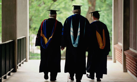 Trường đại học không thể tránh khỏi áp lực này