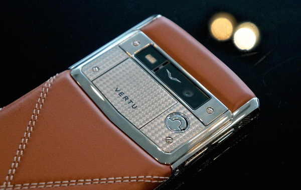 Vertu dành riêng cho chủ xe Bentley