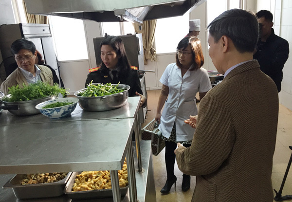 Hơn 300 y, bác sĩ phục vụ Đại hội Đảng