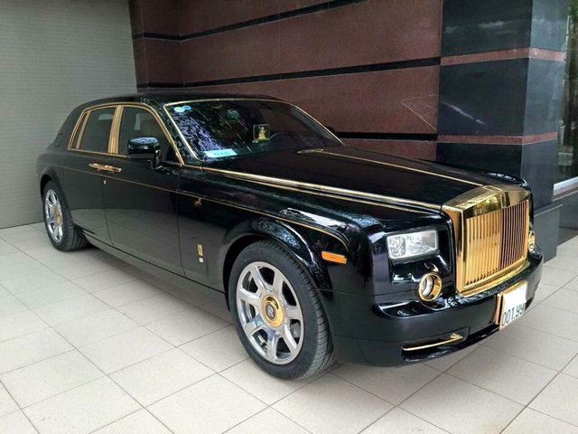 Cặp đôi Rolls-Royce Phantom mạ vàng ấn tượng nhất Việt Nam