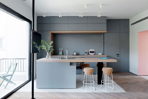 Căn hộ 55m² rộng thênh thang nhờ toàn bộ tường đều là tủ đựng đồ
