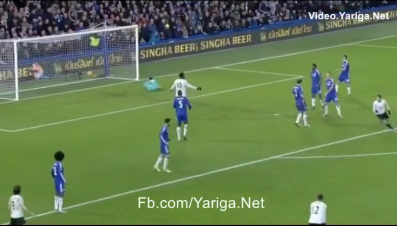 Kevin Mirallas nâng tỷ số 2-0 cho Everton