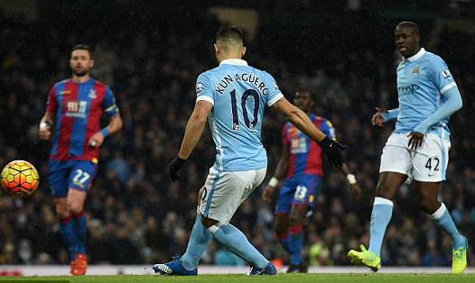 Aguero lập cú đúp nâng tỷ số lên 3-0 cho Man City