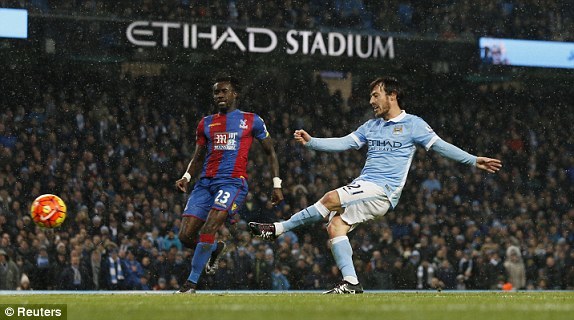 Aguero bừng sáng, Man City vùi dập Palace
