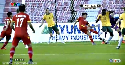 Trọng tài bỏ qua quả penalty cho U23 VN