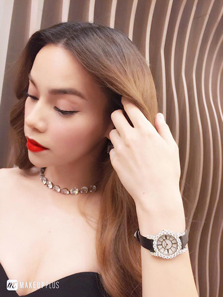 Hồ Ngọc Hà gây choáng ngợp với đồng hồ kim cương tiền tỷ