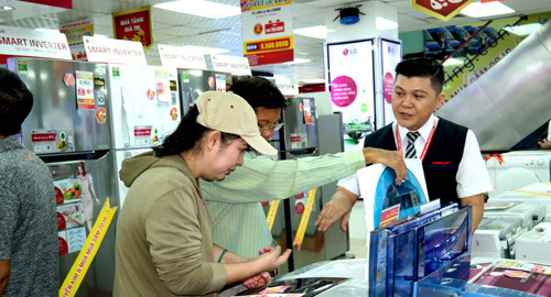 Vì sao nên mua hàng điện tử, điện máy cuối năm?