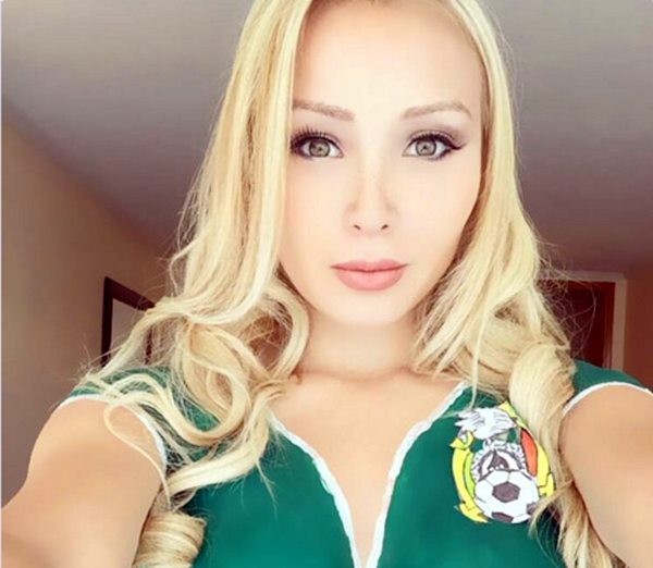 Tình 1 đêm của CR7 khoe vòng một ngoại cỡ