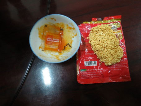 Xôn xao thông tin sinh vật lạ trong gói gia vị mì tôm
