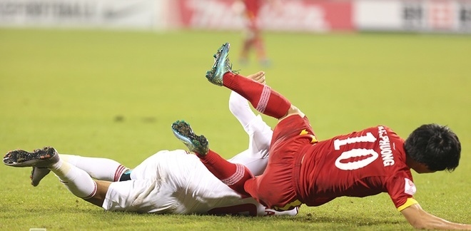 Tình huống khiến Công Phượng dính chấn thương