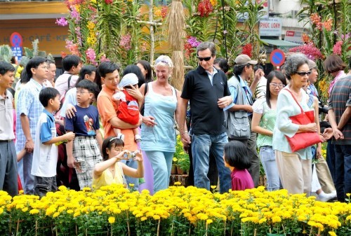Người dân được lướt Wi-Fi miễn phí ở tất cả chợ hoa xuân