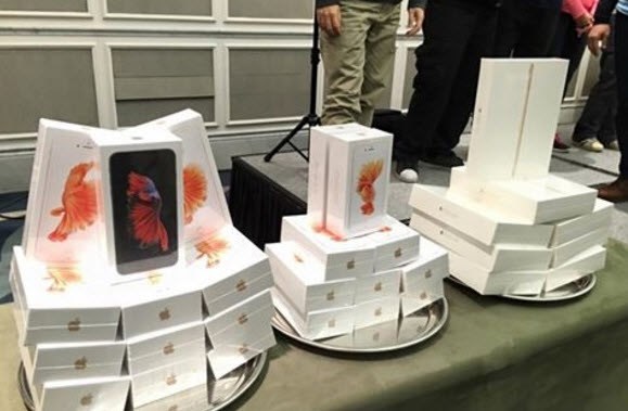 Thưởng Tết bằng iPhone 6s và đồng hồ Rolex trăm triệu
