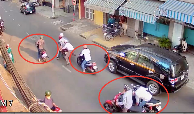 Bắt nhóm dàn cảnh va chạm, kéo lê nạn nhân trên phố