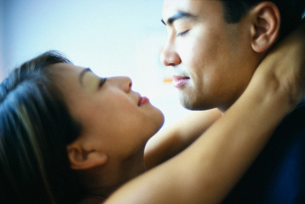 Bị bắt quả tang, chồng và người tình không thèm chỉnh lại quần áo mà mắng tôi xối xả