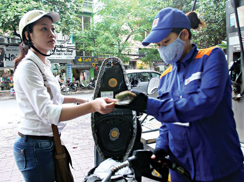 CPI tháng 1 đứng yên nhờ giá xăng