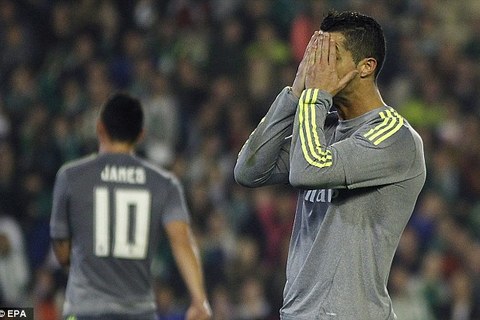 Ronaldo tịt ngòi, Zidane đứt mạch thắng