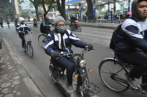 'Bắt bệnh' ô tô trong thời tiết nồm ẩm