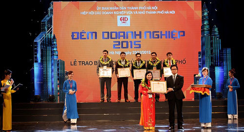 Tâm Bình nhận bằng khen của Bộ trưởng Bộ Y tế