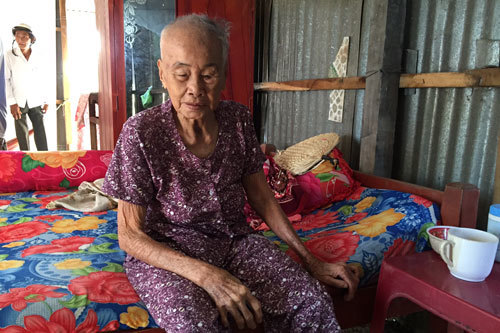 Thương cụ bà 92 tuổi đơn độc không có Tết