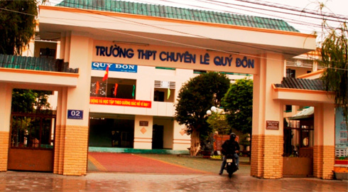 Hồ Ngọc Hà mặc váy in chữ 'Ghét anh'