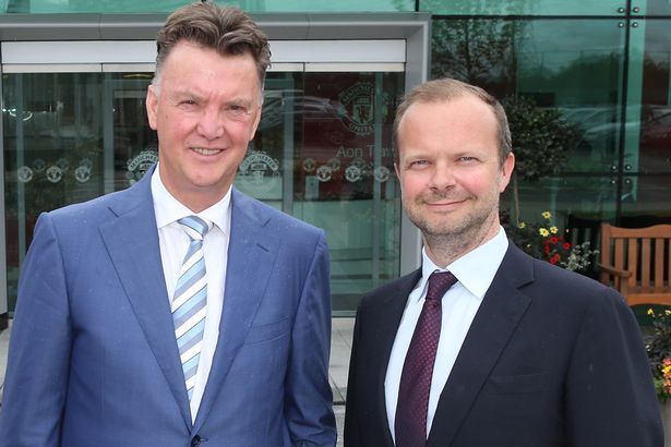 Mặc dư luận, sếp lớn M.U không đuổi Van Gaal