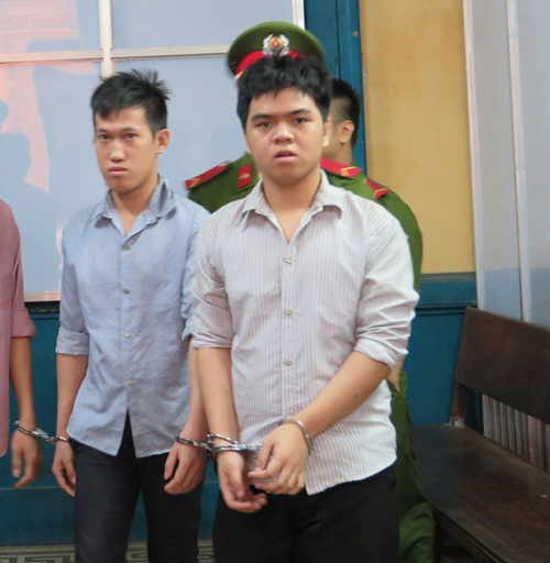 Vừa thoát tên cướp bị taxi 'bồi' cú đâm chí mạng