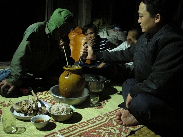 Phong tục độc đáo trên bàn ăn của đồng bào Ma Coong