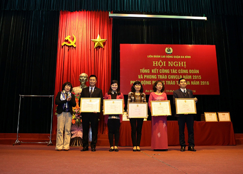 Tâm Bình nhận bằng khen của LĐ Lao động TP.Hà Nội