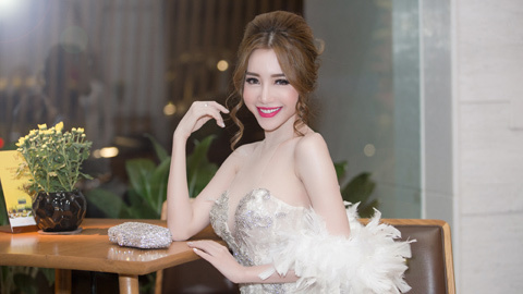 3 vòng sexy hút mắt của Elly Trần