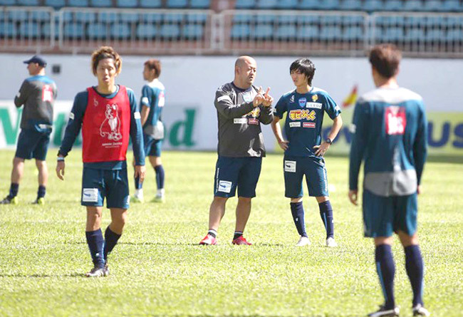 Tuấn Anh ngồi ngoài, Yokohama FC thất thủ trước Đà Nẵng