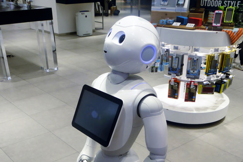 Cửa hàng bán smartphone có toàn bộ nhân viên là robot