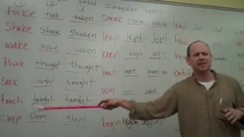 Thầy giáo Tây đọc rap động từ bất quy tắc cực hay