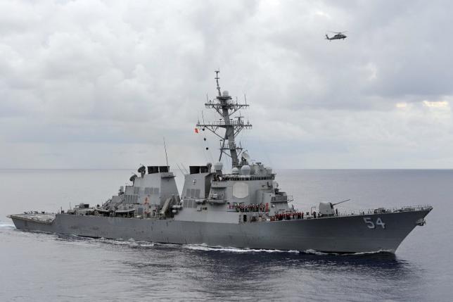 Chiến hạm Mỹ tiến gần đảo ở Hoàng Sa
