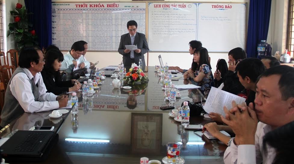 Hiệu trưởng trường chuyên giải thích vụ thầy giáo định tự sát