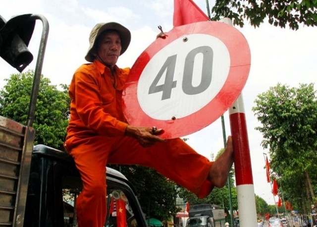 Sợ 'nhổ' người, cả nước dẹp xong biển báo dưới 50km/h