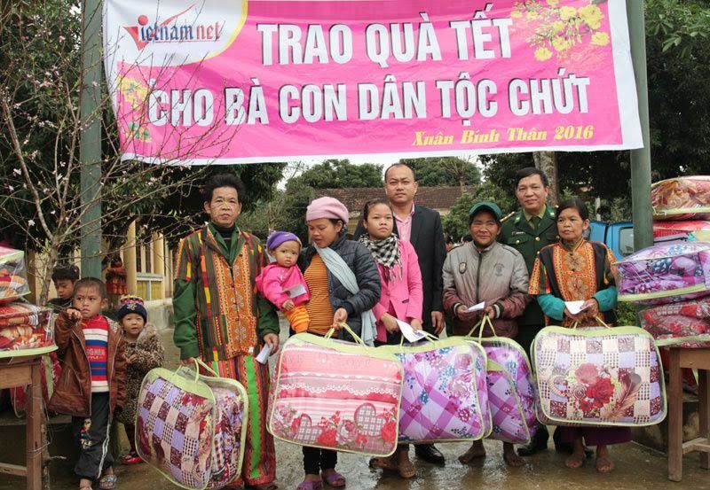 Báo VietNamNet trao quà Tết cho đồng bào dân tộc Chứt