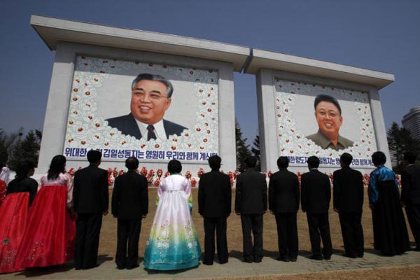Để ảnh lãnh đạo Triều Tiên bám bụi là 'phản quốc'